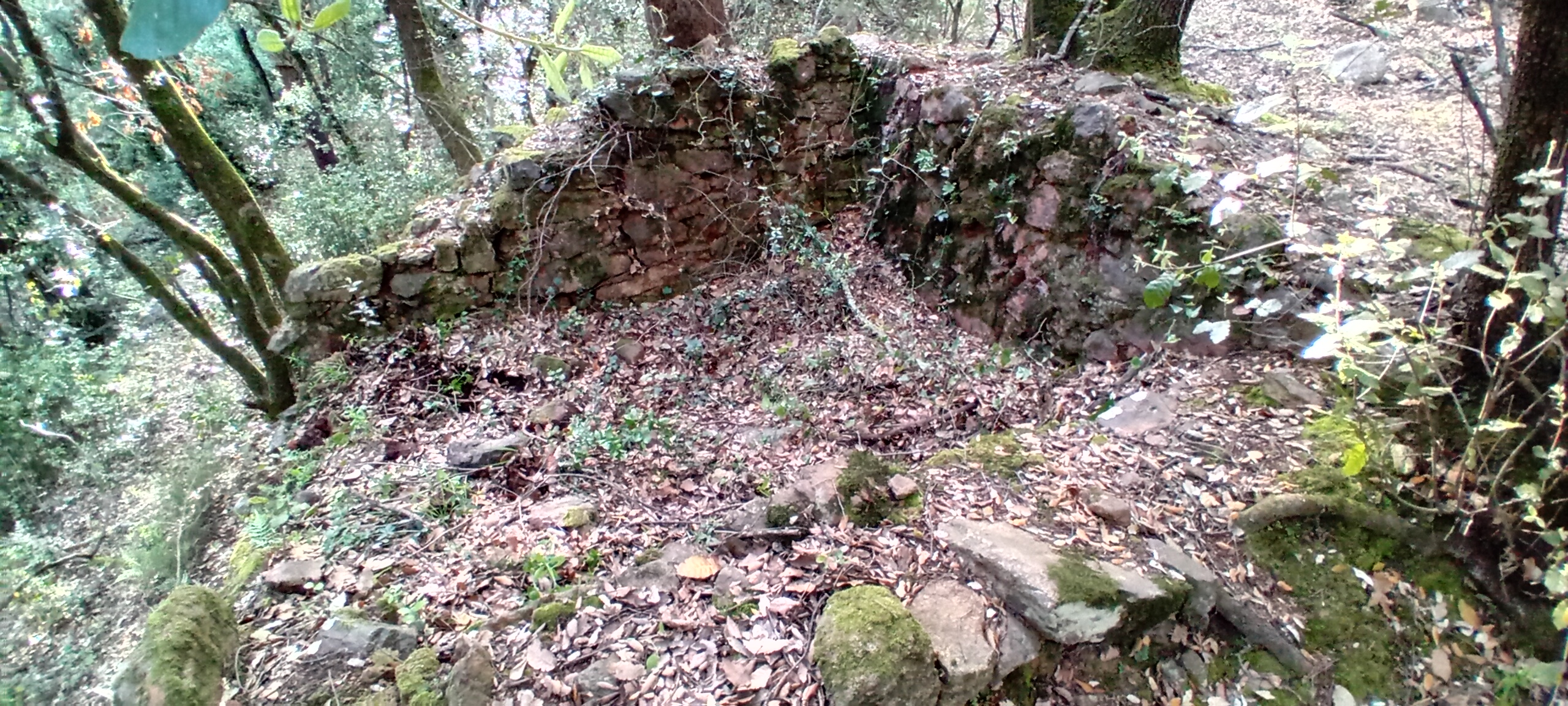 Restes_de_la_rajoleria_de_Vilardebelló